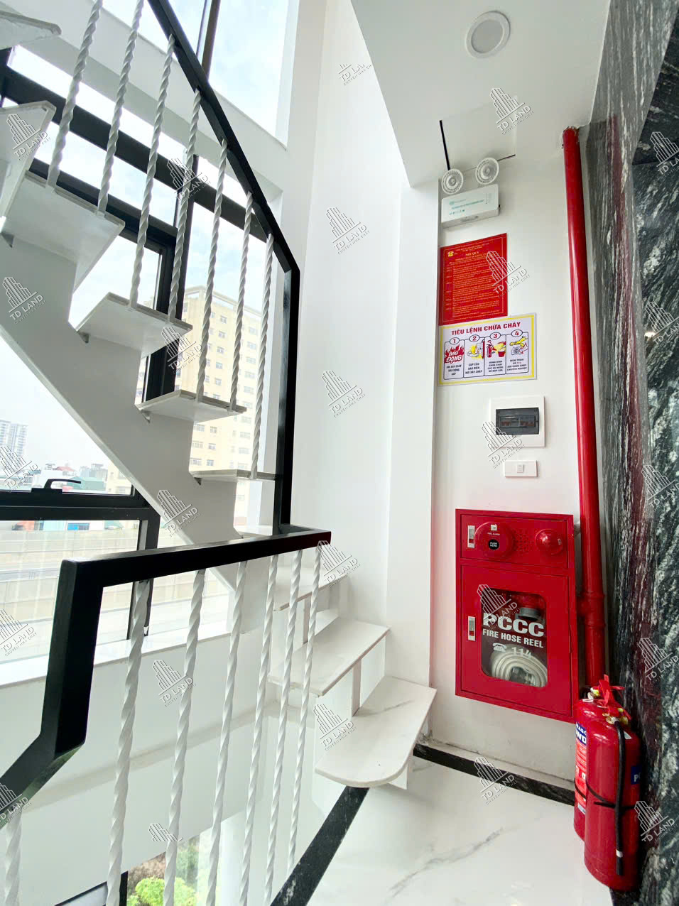 🎯 TÒA NHÀ VP PHẠM VĂN ĐỒNG (BẮC TỪ LIÊM) – 9 TẦNG – MT 6.4M – KD ĐỈNH – DÒNG TIỀN ~100TR/THÁNG (~5.2%/NĂM)! 🎯 – C90