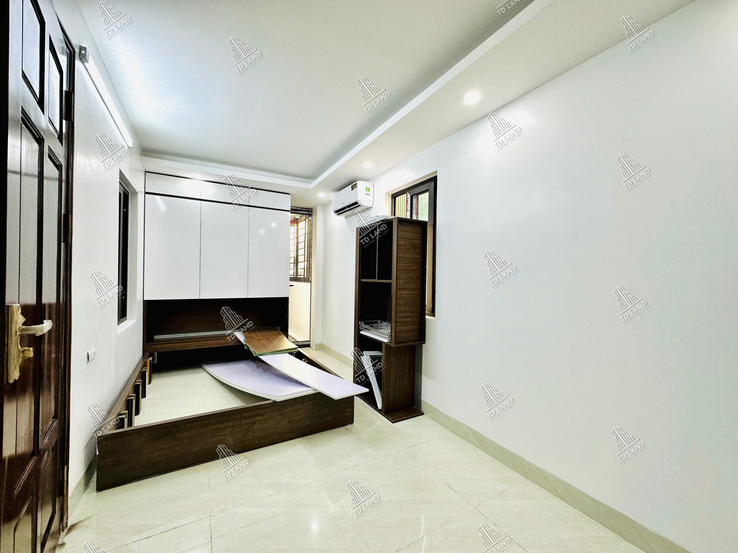 🎯 CCMN PHỐ 8/3 (HAI BÀ TRƯNG) – 8 TẦNG – MT 4M – 20 PHÒNG – DÒNG TIỀN 100TR/THÁNG (~4.6%/NĂM)! 🎯 – C34