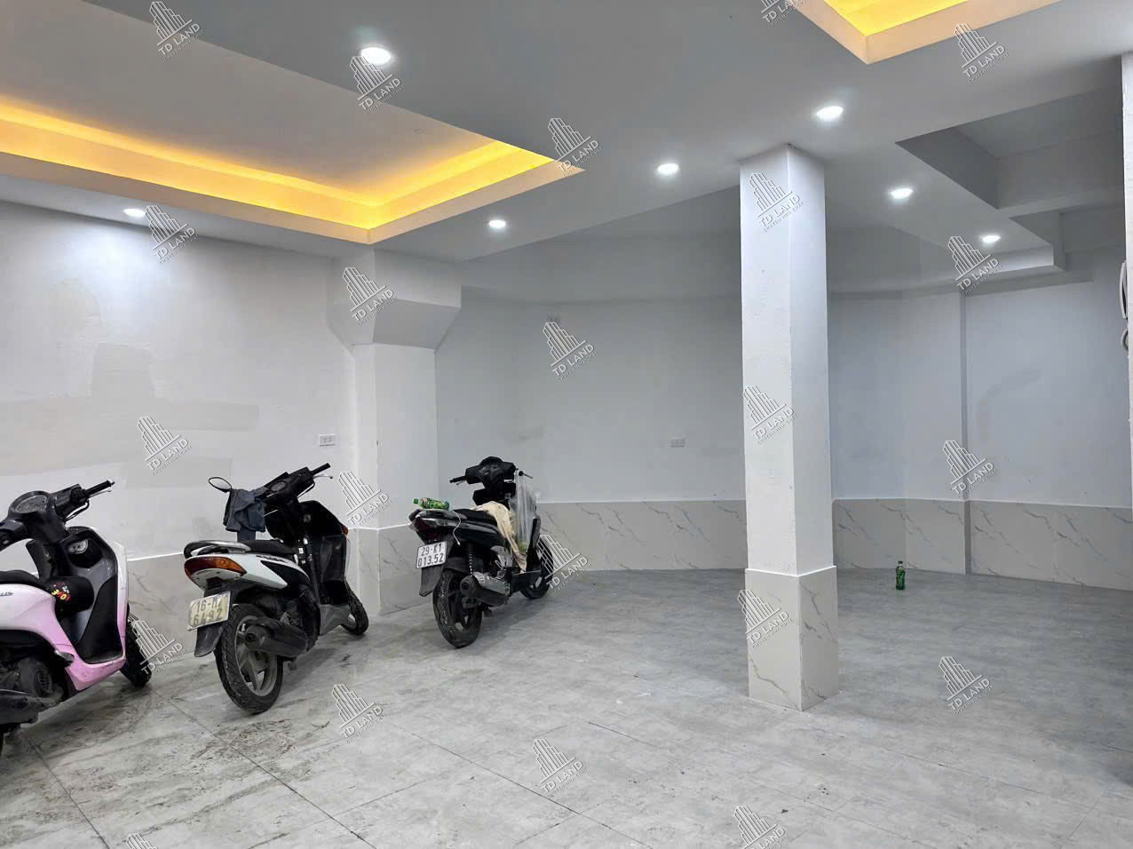 🌟 17.5 TỶ – HOÀNG QUỐC VIỆT (CẦU GIẤY) – 7 TẦNG THANG MÁY – 15 PHÒNG – LÔ GÓC 3 MẶT NGÕ – MẶT TIỀN 6.7M – B136
