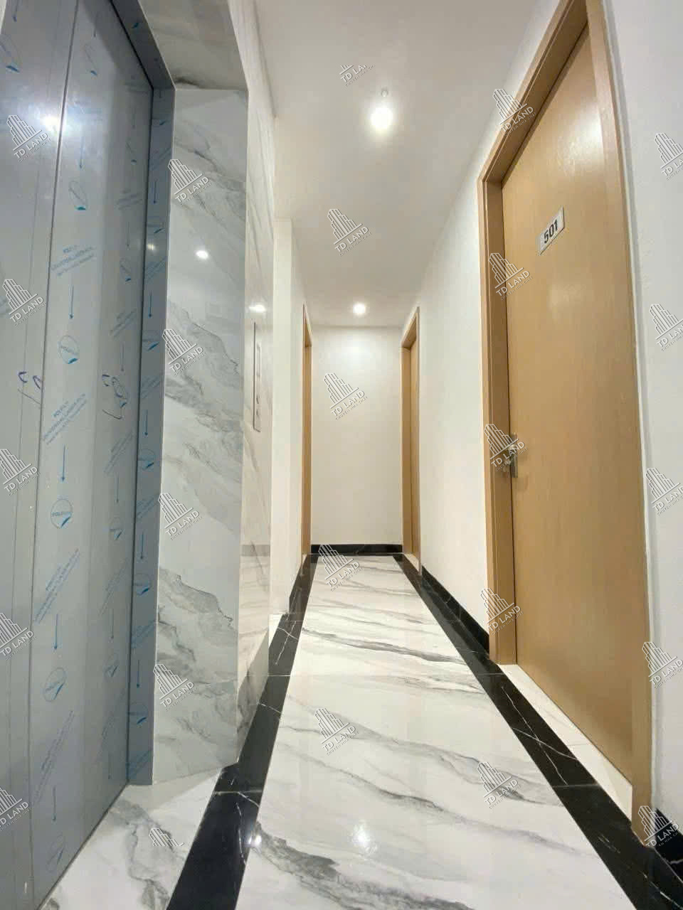 🌟 38.5 TỶ – ĐƯỜNG 800A (CẦU GIẤY) – 7 TẦNG THANG MÁY – 27 PHÒNG – DIỆN TÍCH 123M2 – NGÕ THÔNG Ô TÔ QUA – D109