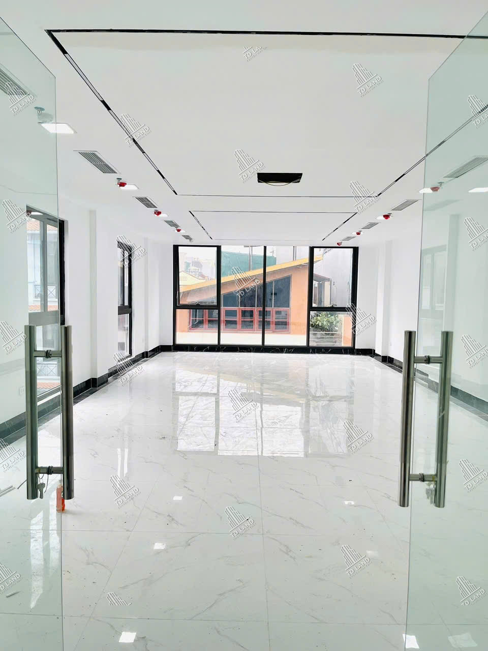 🌟 46 TỶ – MẶT PHỐ HOÀNG HOA THÁM (HÀ ĐÔNG) – TÒA VĂN PHÒNG 6.5 TẦNG CÓ HẦM – VIEW ĐƯỜNG SẮT TRÊN CAO – D27