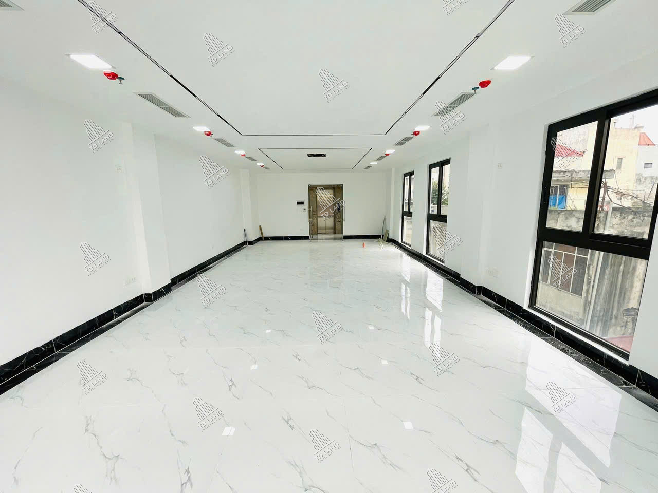 🌟 46 TỶ – MẶT PHỐ HOÀNG HOA THÁM (HÀ ĐÔNG) – TÒA VĂN PHÒNG 6.5 TẦNG CÓ HẦM – VIEW ĐƯỜNG SẮT TRÊN CAO – D27